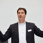 \"Thanks to the automation of many process steps, highly qualified laboratory personnel could be much better deployed in more demanding tasks, such as analysing test results,\" explains Niels Kruize, Managing Director of MolGen. (Photo: Festo)