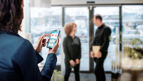 ASSA ABLOY PASS - hold styr på antallet af personer i din butik - ASSA ABLOY Entrance Systems, automatiske døre, skydedøre, karruseldøre, svingdøre, industriporte, hurtigporte, megadoors, docking, ledhejseporte