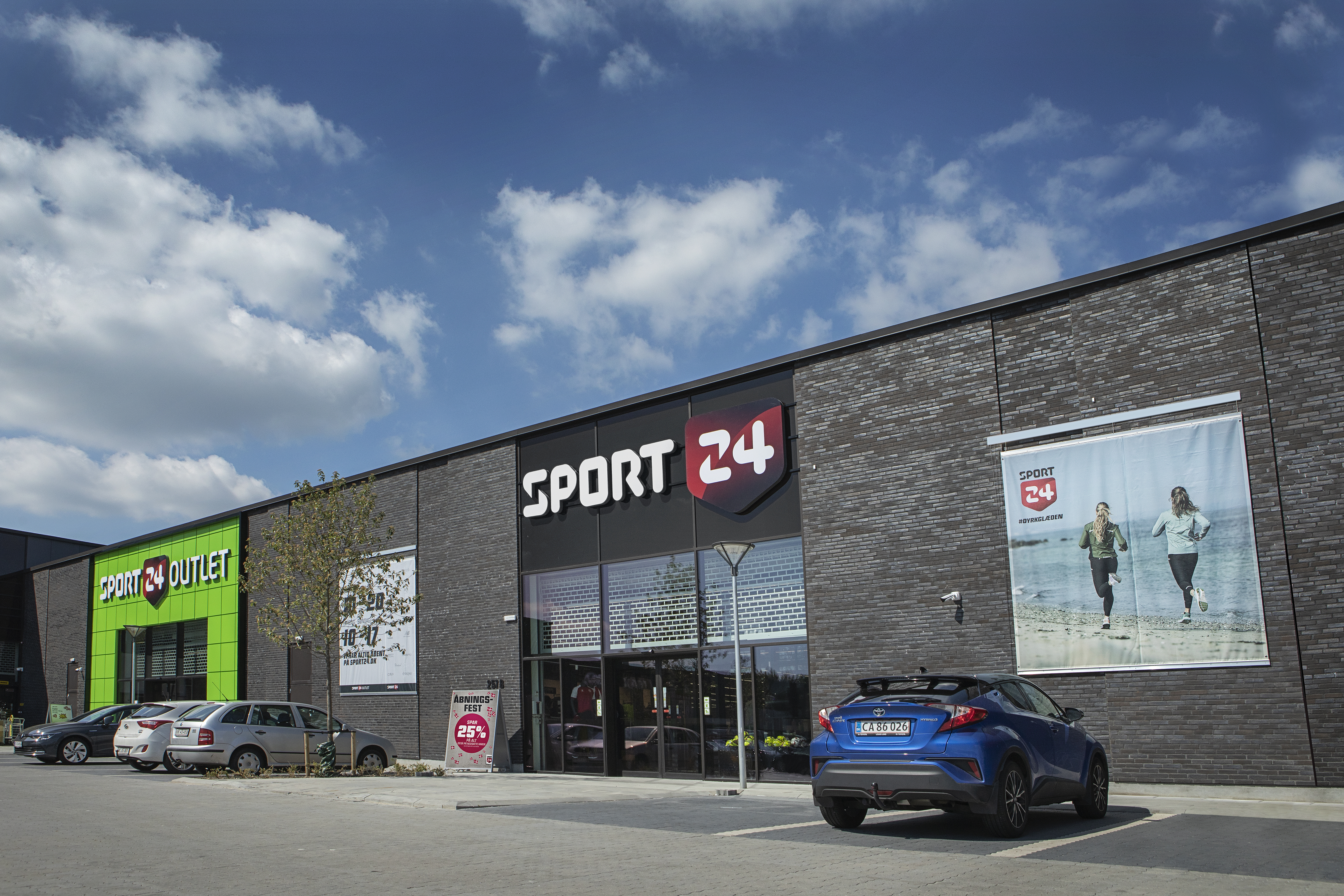 kæmpe stor sang sadel Vækstkomet åbner Danmarks største sportsbutik