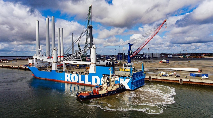 Se billederne: Verdens største mobile havnekran er ankommet Esbjerg Havn