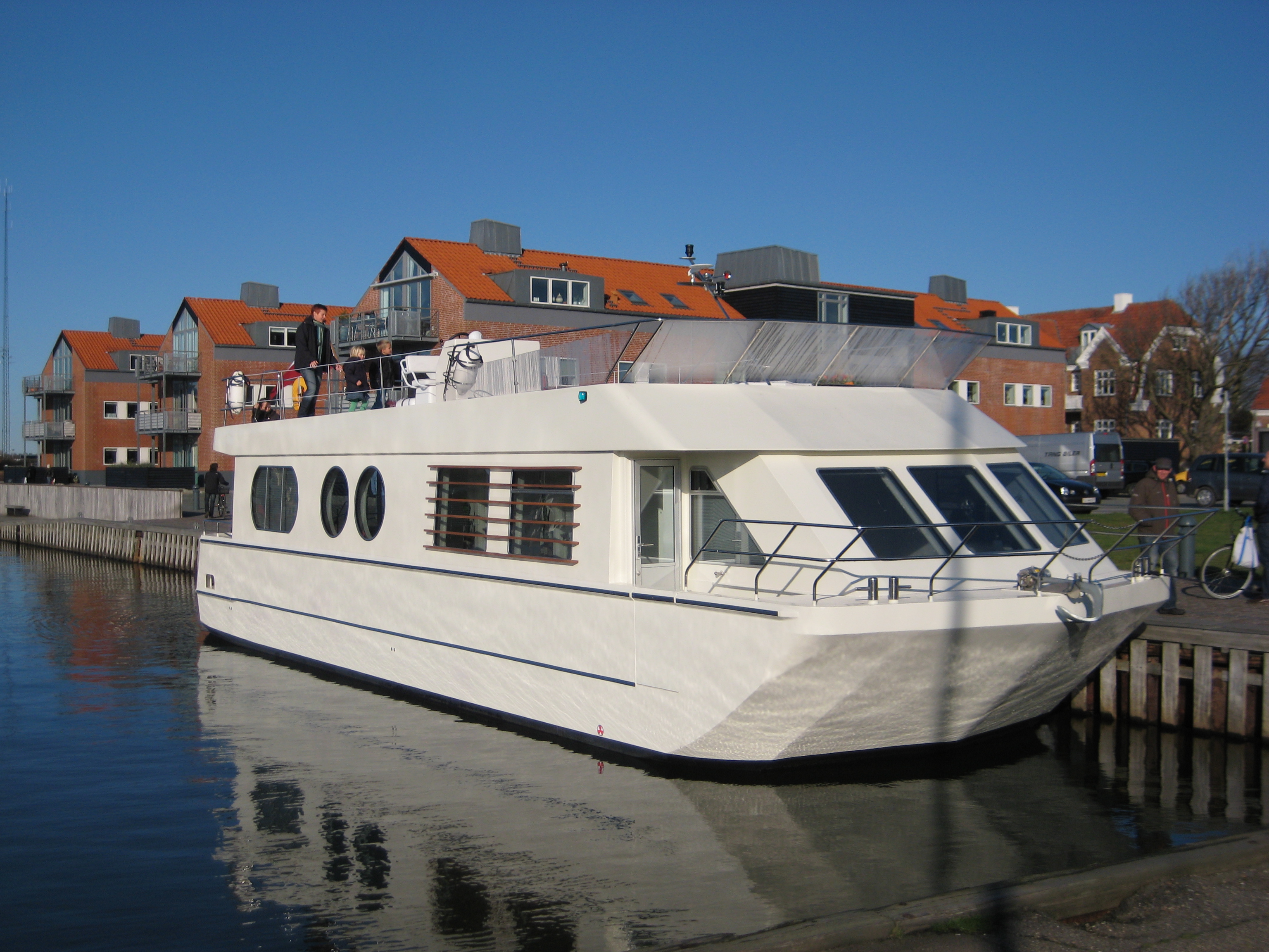 A/S Hvide Sande Skibs- & Baadebyggeri bygger "sejlende husbåd