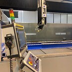 FiveX skärverktyg ± 0–120° styrs med joystick och pekskärmspanel.