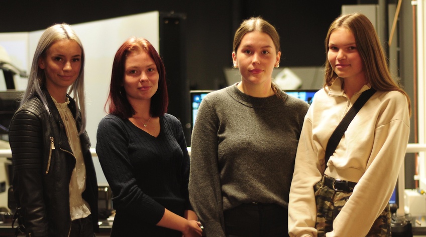 Yalangoch bom-bosh pussies fotosuratlar