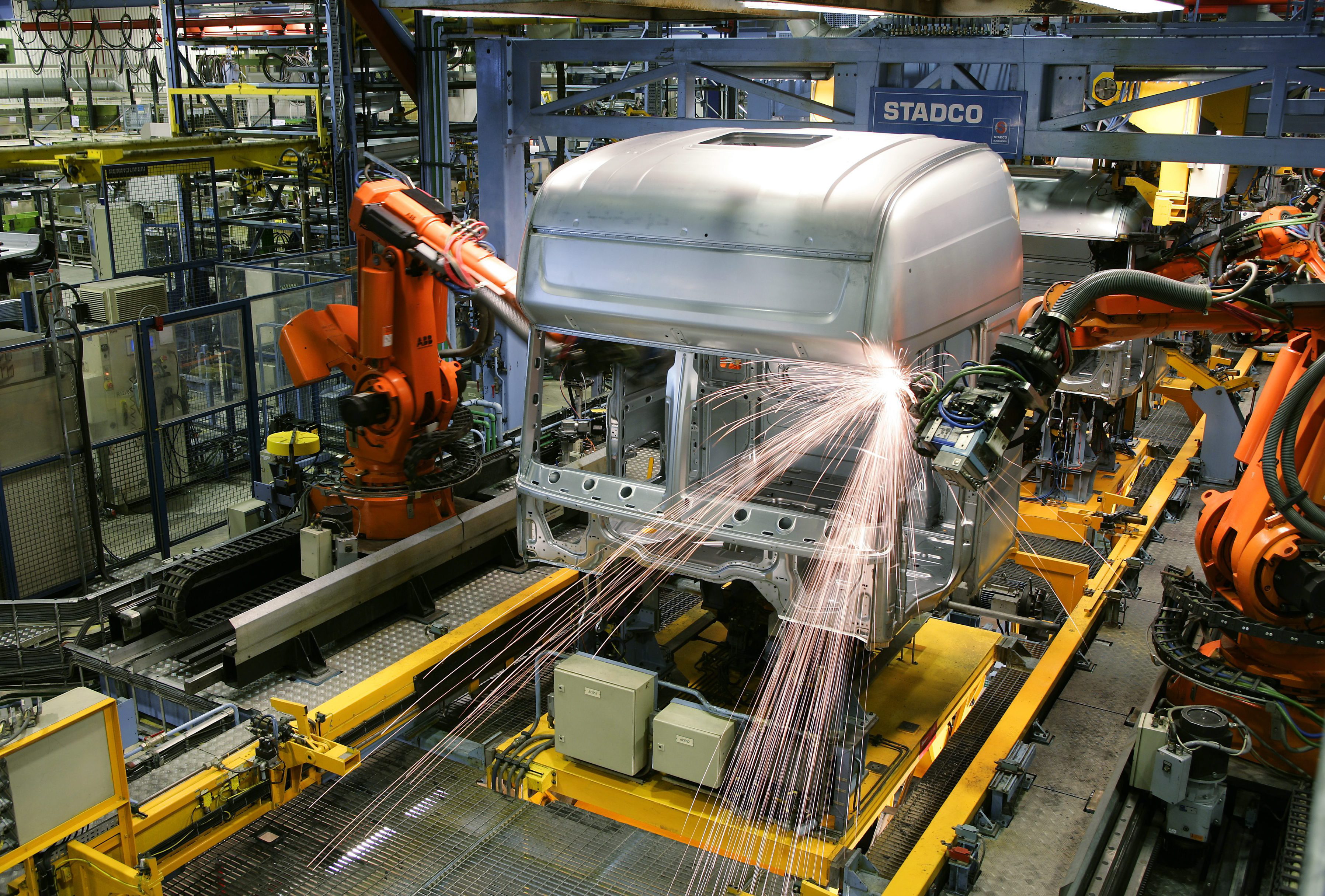 Экономической основой является промышленность крупное машинное производство