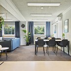 Spisestue i MyHotel, hotel for håndværkere i Høje Taastrup, opført af Concept Living A/S by abc.