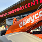 Drift och underhållsavdelningen på Thon Property som äger Charlottenberg Shoppingcenter blev ägare till den första Weycor hjullastaren som Scantruck AB levererat sedan de tog över agenturen i Sverige.