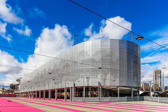 Wembley Pink parkeringshus med sin distinkta rosa färg