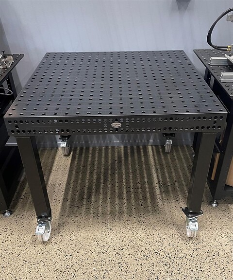 Demobrukt sveisebord i Verktøystål X8.7 1000x1000mm i system 16