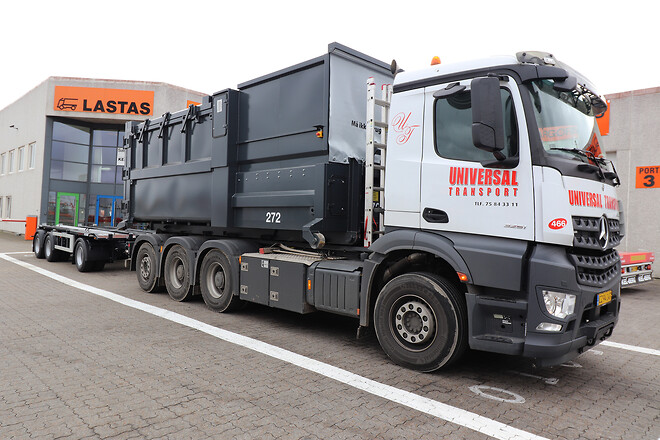 Universal Transport A/S er kørt fra Lastas med en ny Kel-Berg 3 akslet overføringsanhænger