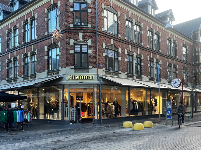 Lækre Alux butiksmarkiser til Gundtoft i Esbjerg