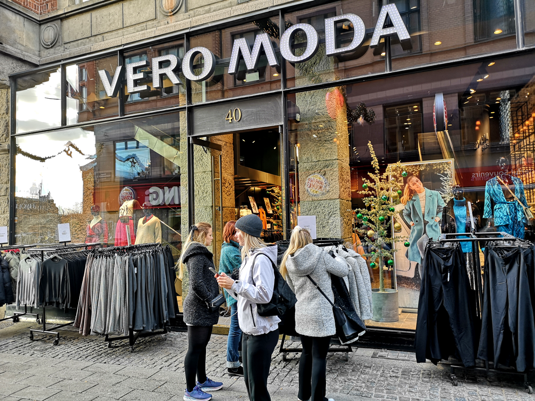bevægelse skipper Monetære Bestseller på global liste over tøjfirmaer, der ikke behandler deres  leverandører ordentligt - RetailNews