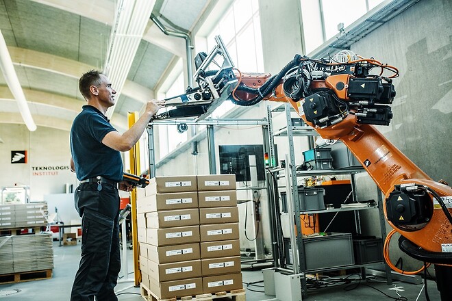 EU projekter AI MATTERS, hvor flere GTS-institutter indgår, skal hjælpe robot- og teknologivirksomheder med at implementere AI i produktionen.