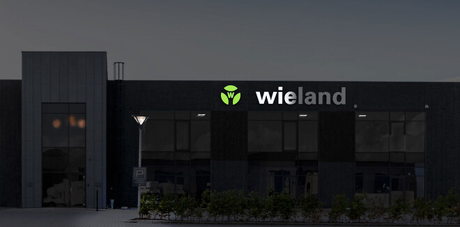 Wieland Electric slukker lysreklamer på facaderne. \n