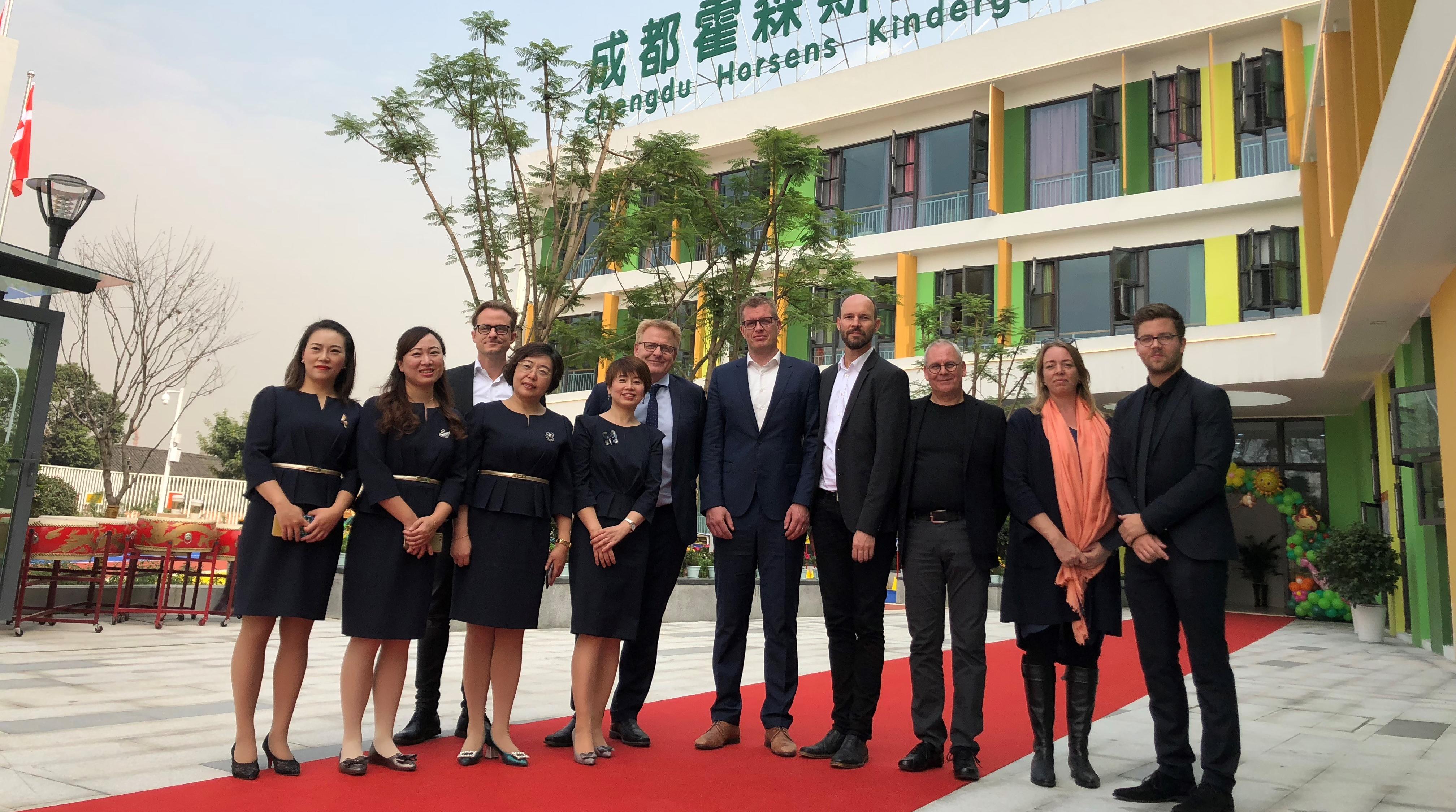 Manager spise garage Se billederne: Dansktegnet kæmpeskole åbner i Kina