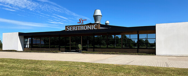 Seritronic facade
