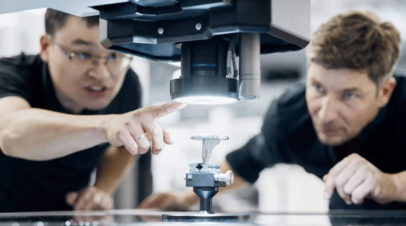 Microscope and measuring machine in one