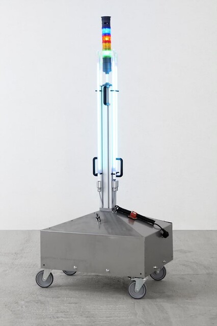 Flytbar UV-enhed til desinfektion af luft og overflader