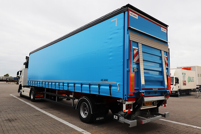 Lastas har leveret ny Kel-Berg 1 akslet \ncity gardintrailer til Struer Transportcenter ApS