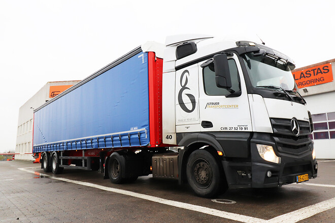Lastas har leveret ny Kel-Berg 2 akslet \ncity gardintrailer til Struer Transportcenter ApS