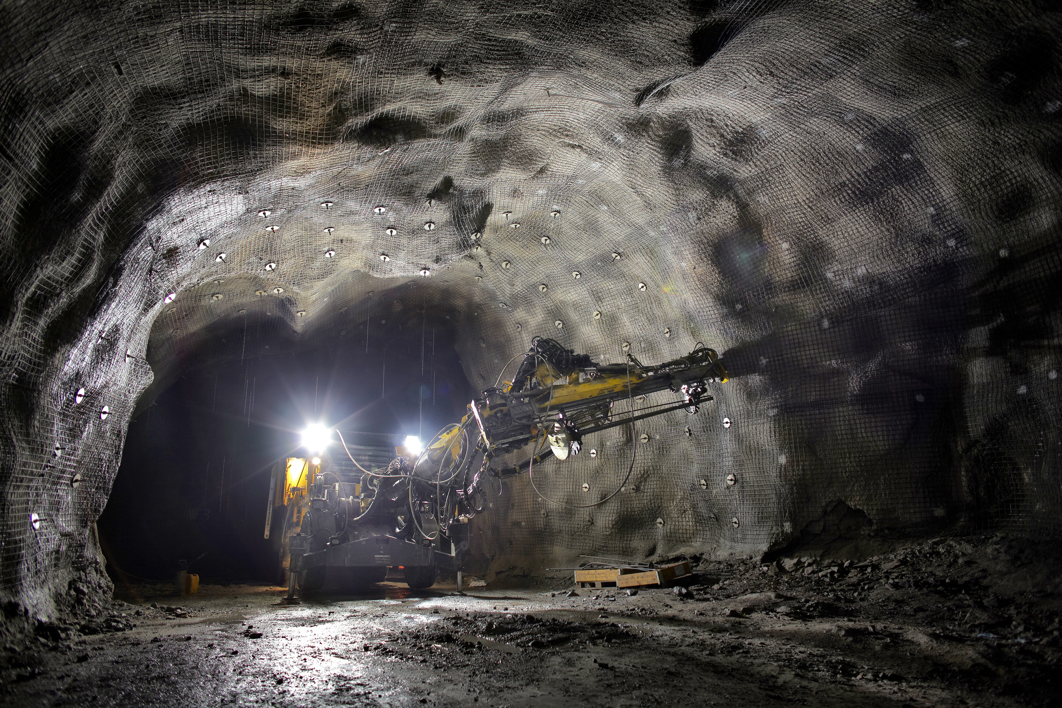 Metals mining. Горное дело. Добыча полезных ископаемых в шахте. Underground Mining. Шахта промышленность.