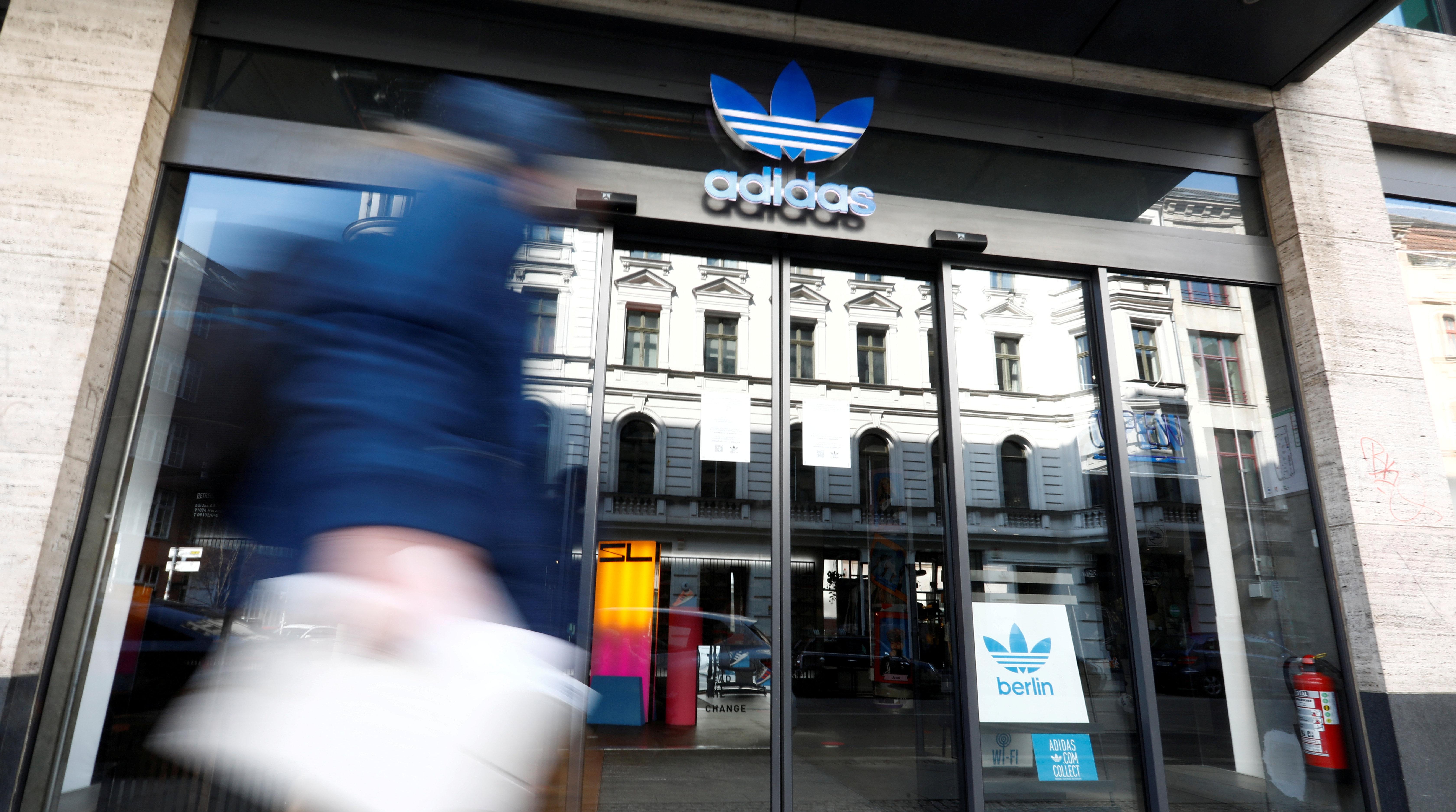 døråbning Forbipasserende tabe Butikslukninger er med til at koste Adidas 2,4 milliarder
