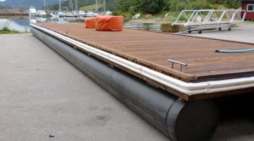 Plastfirma leverer ny flytebrygge