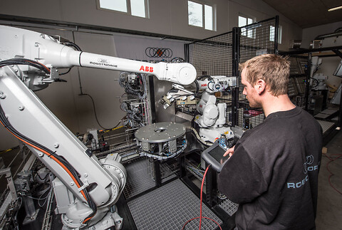 Lær deg å programmere ABBs industrielle roboter